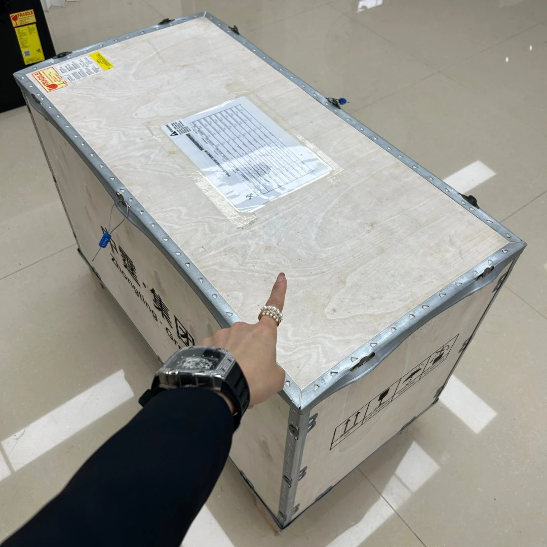CL全新未使用恭喜开业线上男表黑8