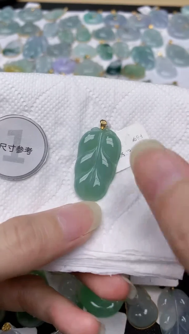 翡翠18K金镶嵌颈饰天然A货翡翠