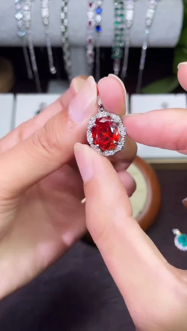 合金颈饰合成钻石芬达吊坠