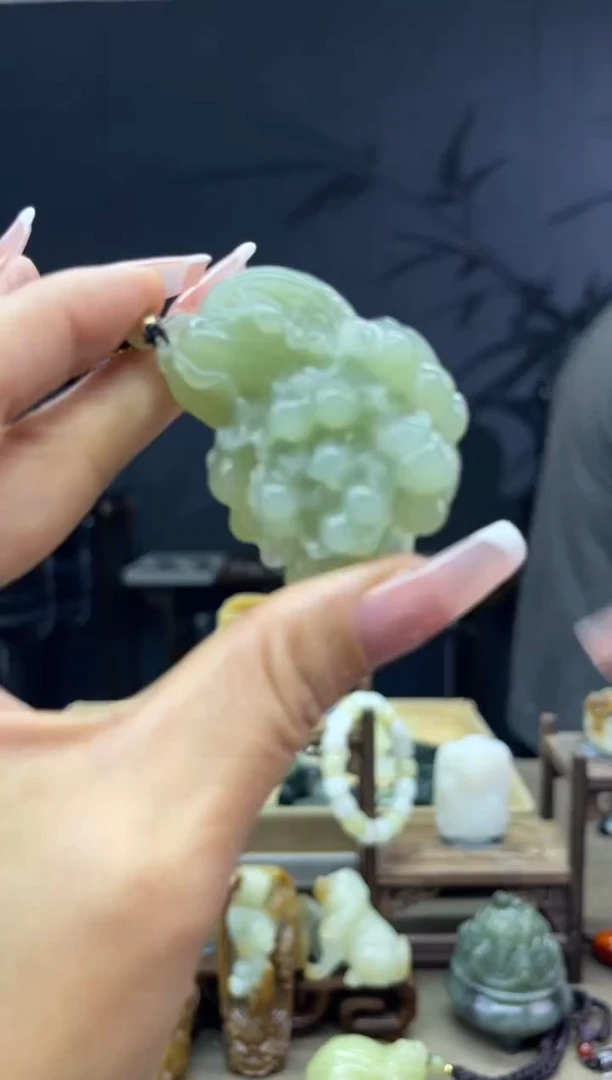 颈饰未镶嵌和田玉1