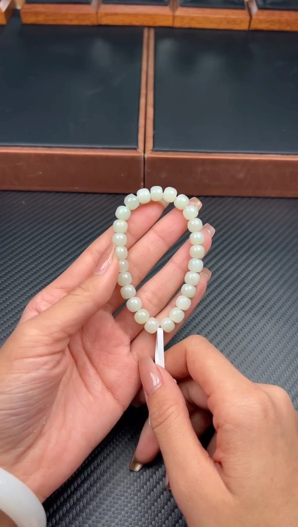 未镶嵌手串和田玉先*者且末微色差近矿卡6*7