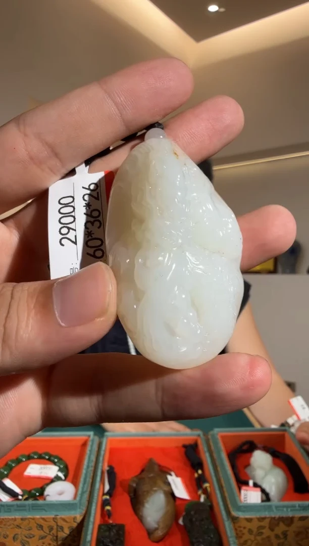 和田玉未镶嵌颈饰1