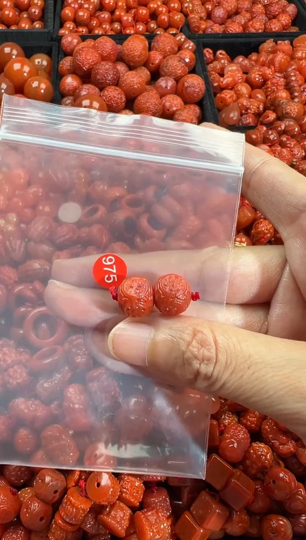 南红玛瑙未镶嵌颈饰1