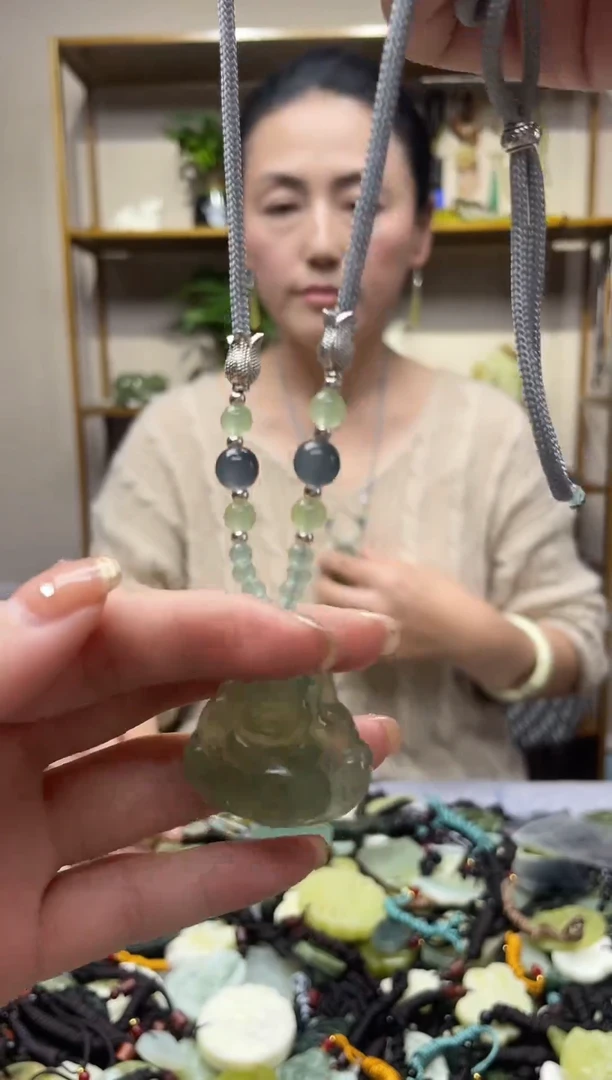 未镶嵌岫玉吊坠`