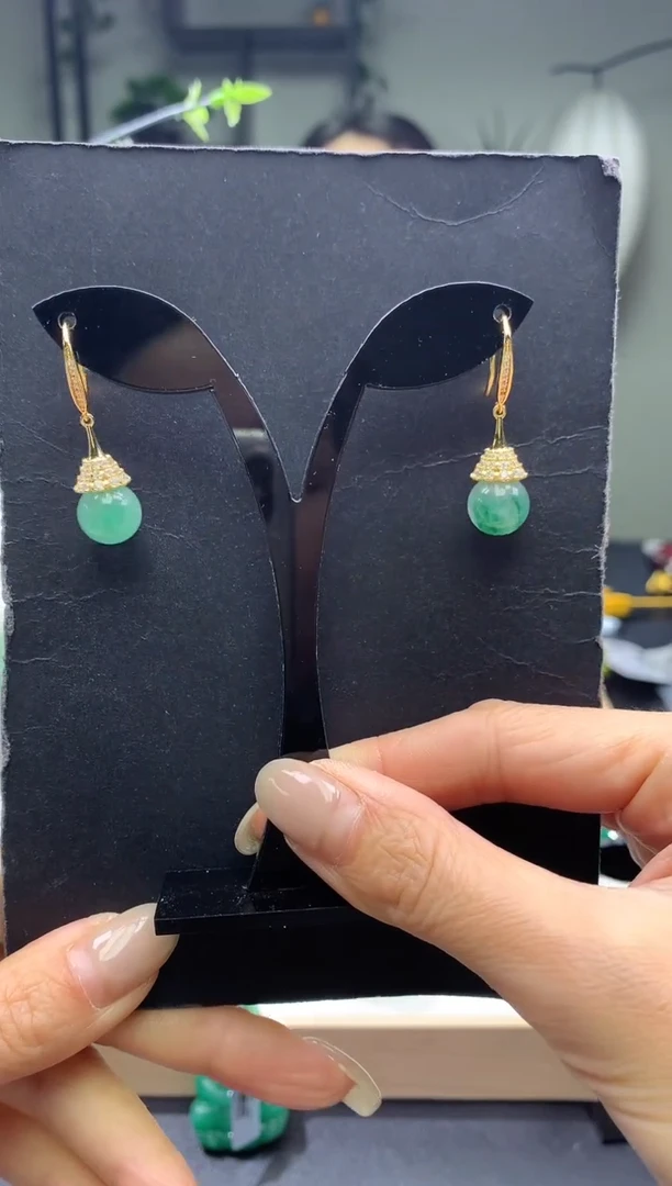 未镶嵌石英质玉耳坠耳坠