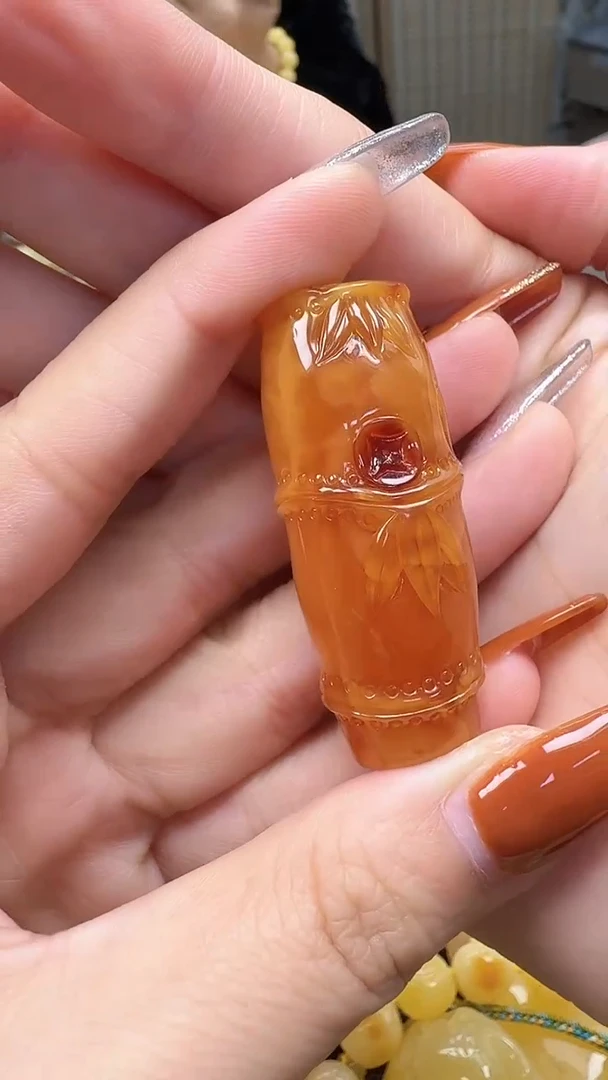 裸石琥珀未镶嵌?*?如图