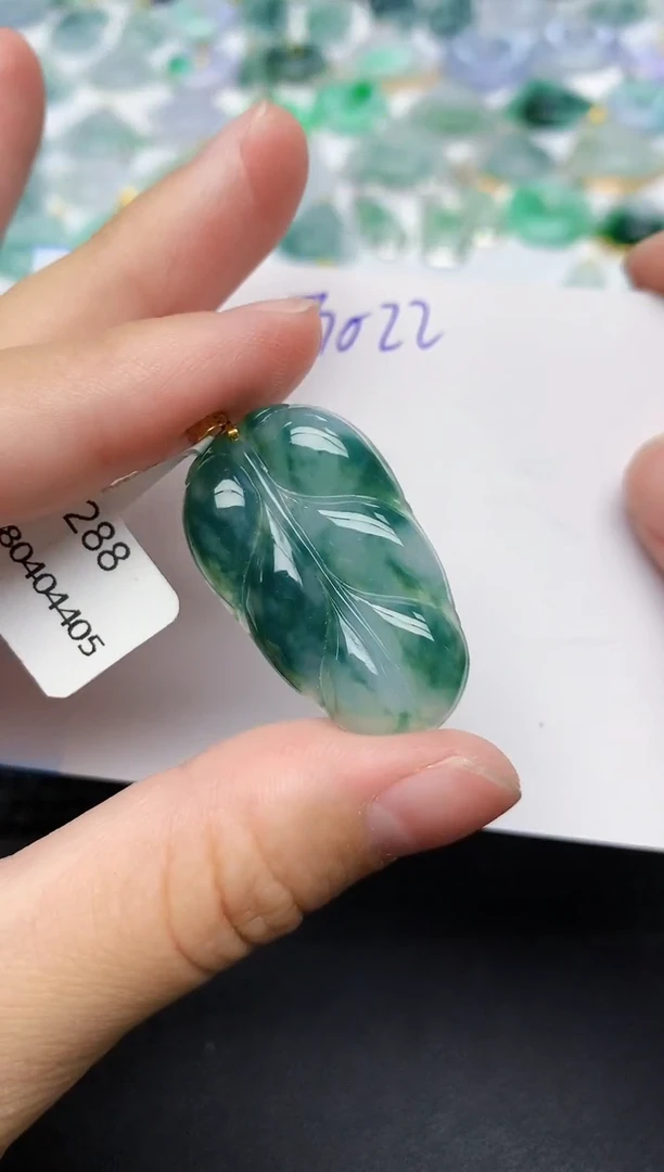 颈饰18K金镶嵌翡翠 天然缅甸A货翡翠百元以上9元证书费自理