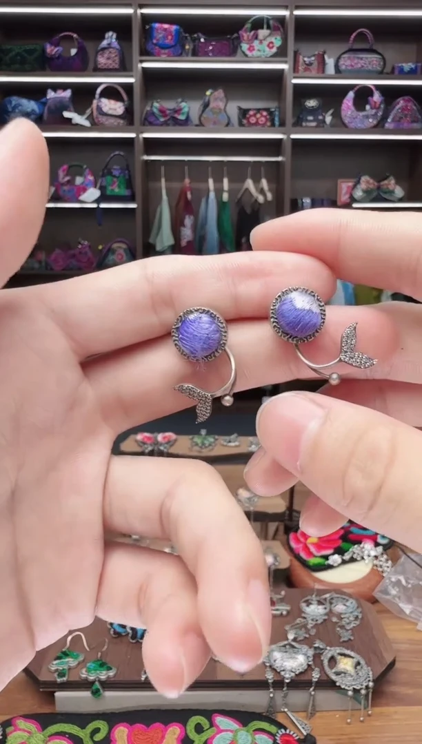 织绣99蒙阿苏苗绣传承店