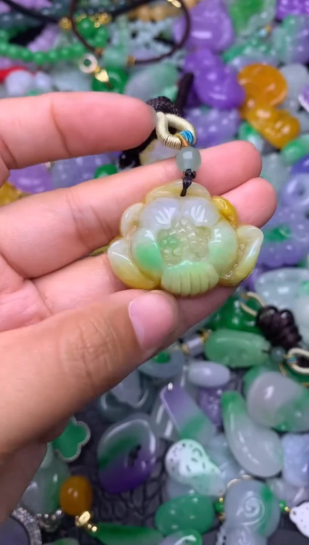 颈饰未镶嵌翡翠缅甸翡翠吊坠