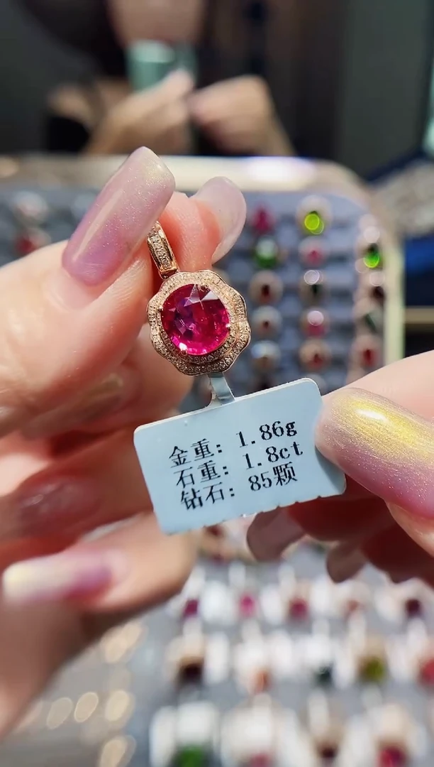 18K金镶嵌颈饰碧玺1.8..