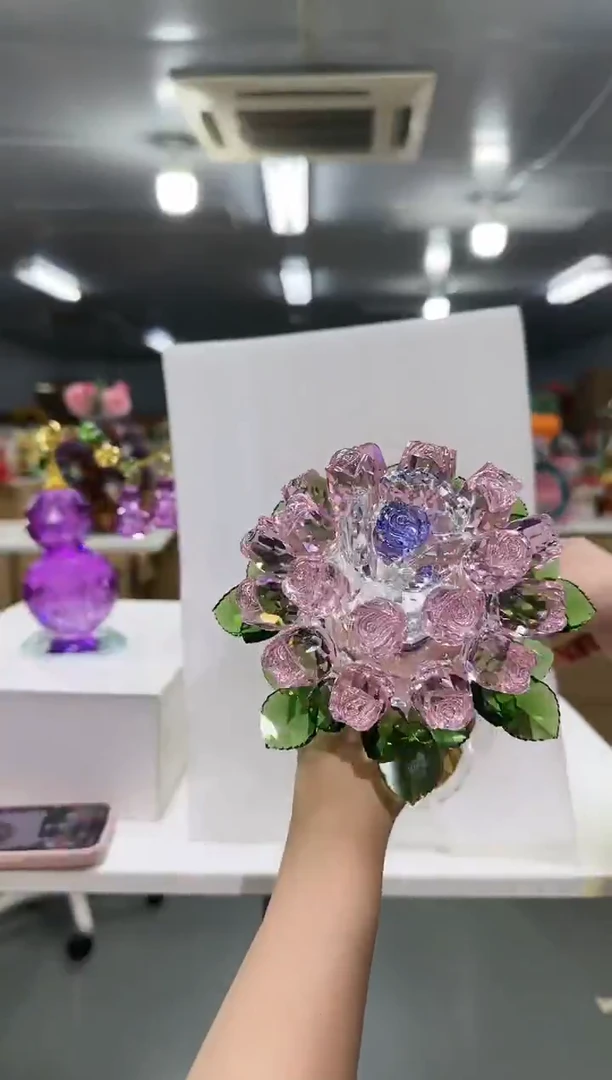 藤金沃水晶琉璃摆设    手捧花