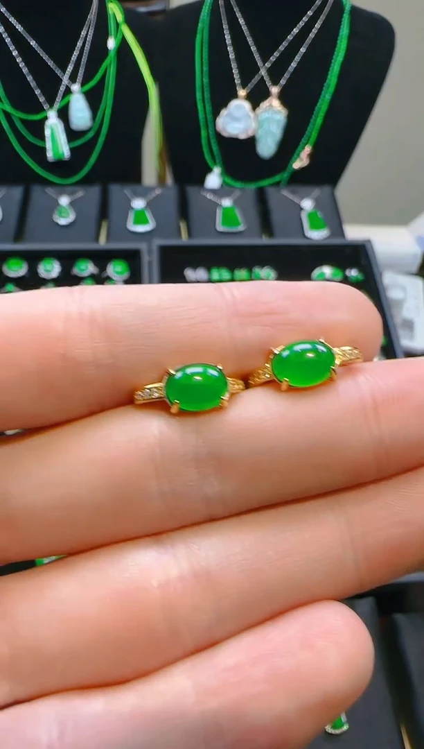 颈饰银S925镶嵌翡翠蛋面耳扣