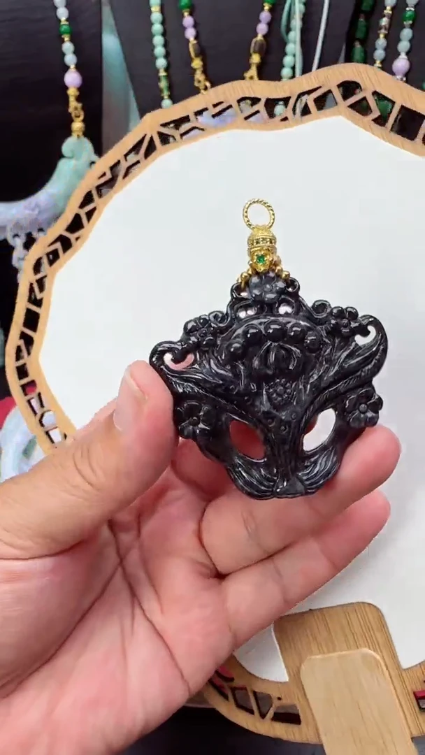 颈饰未镶嵌翡翠吊坠