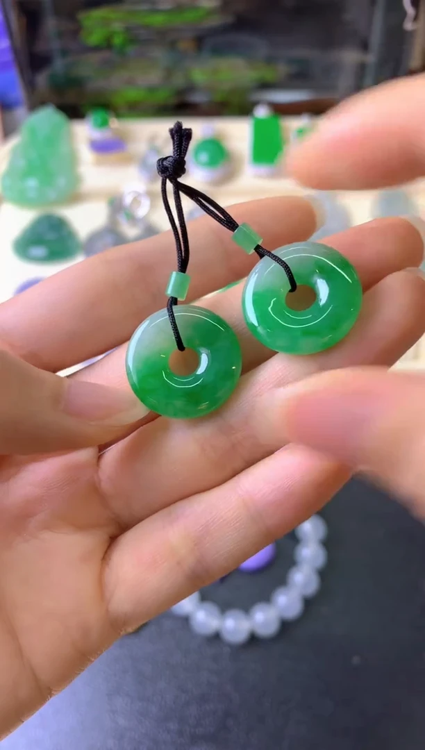 未镶嵌定制翡翠含**雪裸玉（客户意向镶嵌）