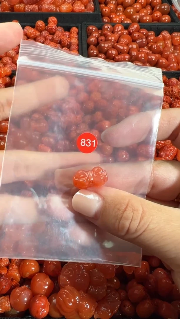 颈饰未镶嵌南红玛瑙1