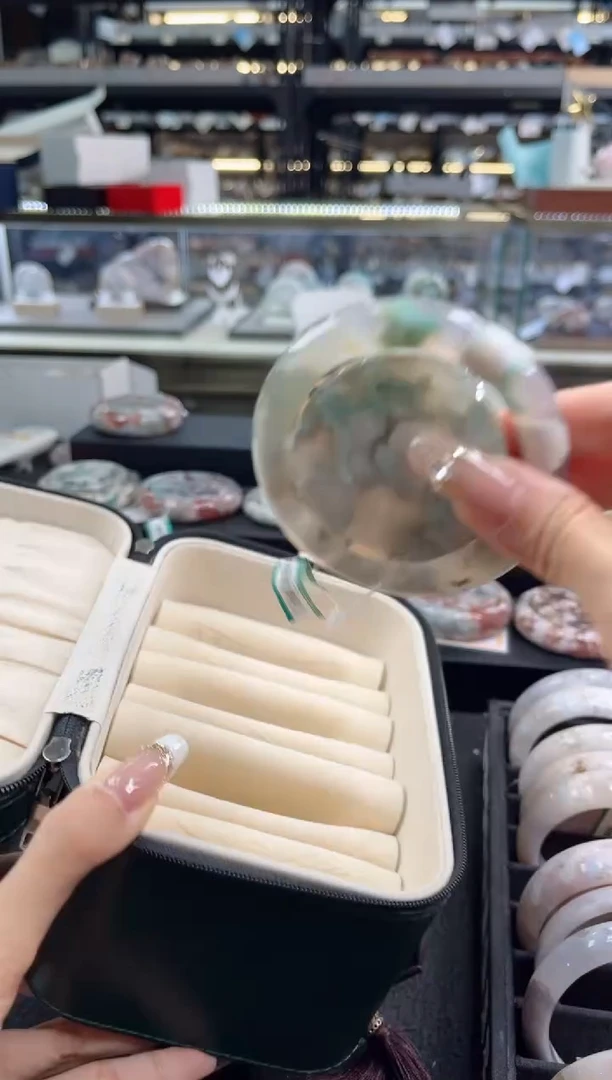 未镶嵌手镯石英质玉六*六圈口（赠品镯心）
