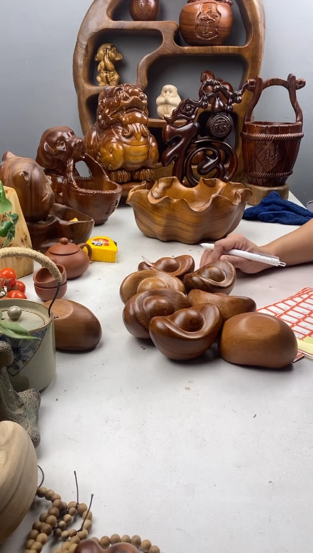 香樟木A8小元宝摆件/尺寸10*7