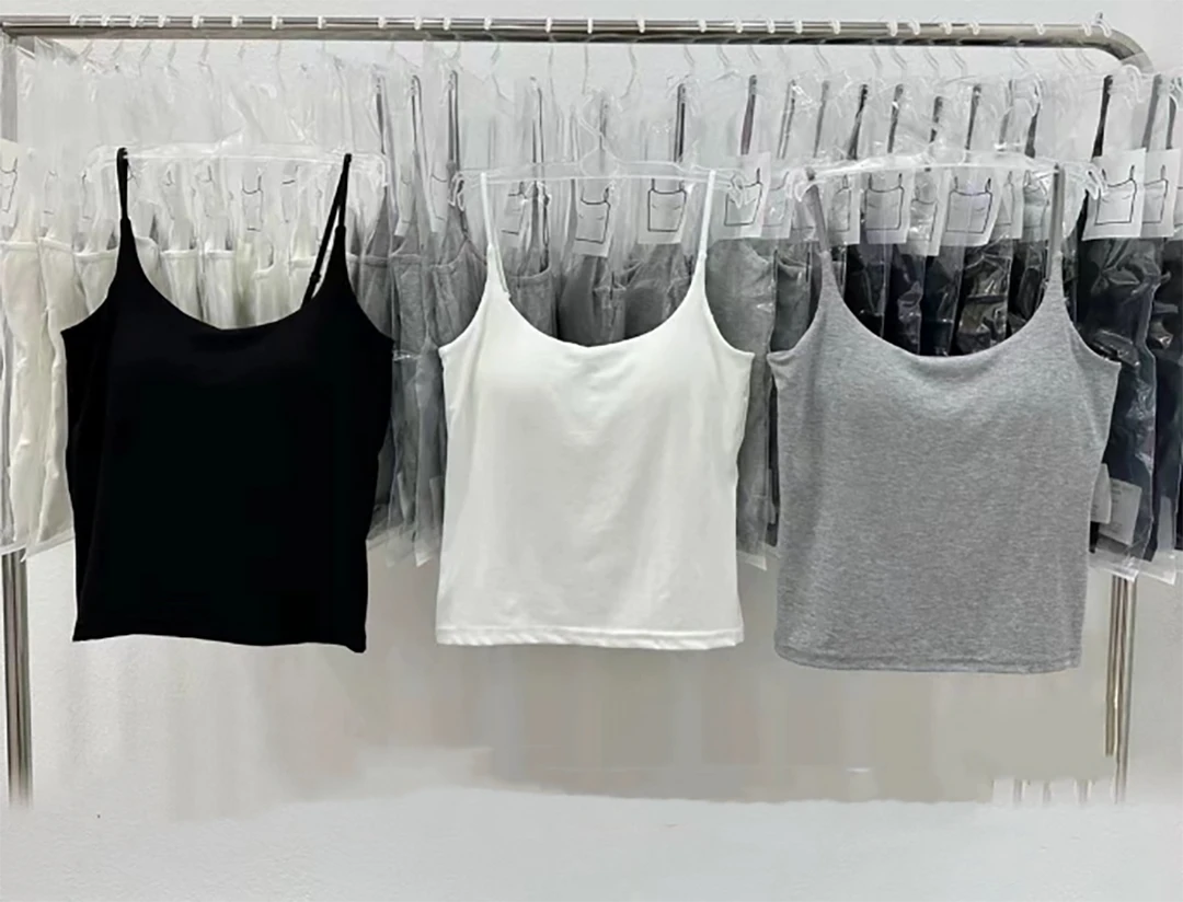 楊沛沛修身显瘦自带胸垫吊带背心 TD8016#