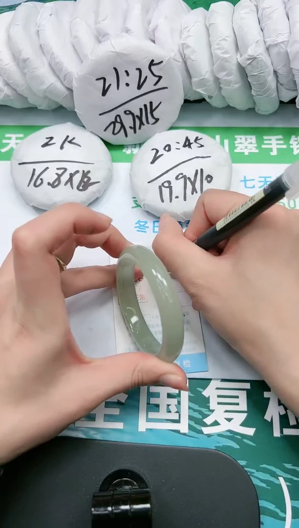 【闪购商品】石英质玉手镯未镶嵌K39-52