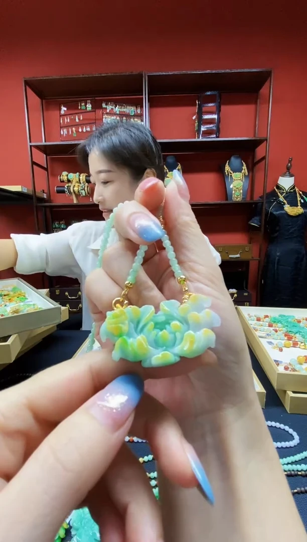颈饰未镶嵌翡翠吊坠