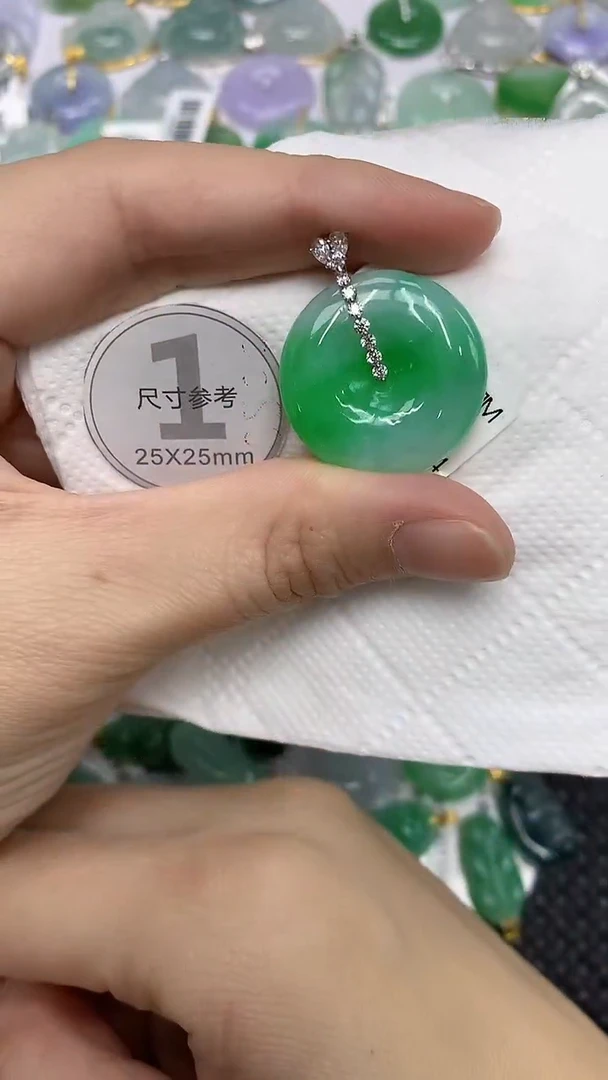 颈饰18K金镶嵌翡翠1111111111