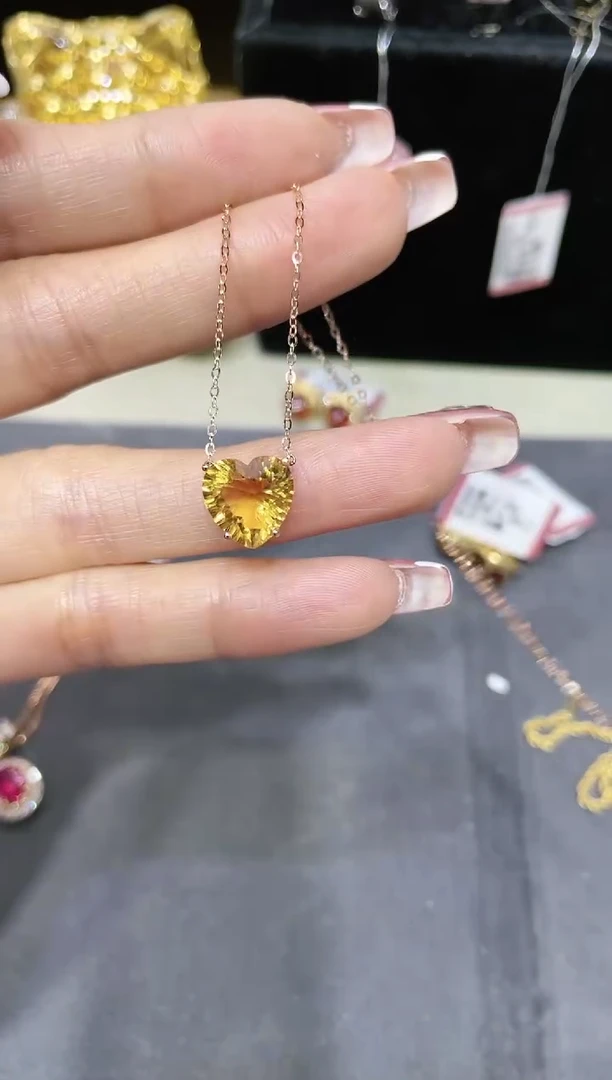 18K金镶嵌黄晶项链爱心