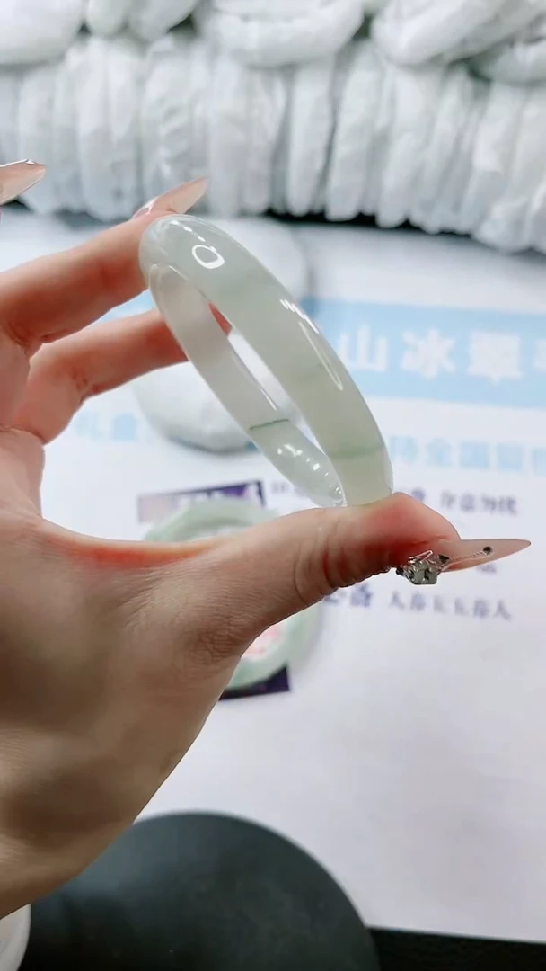 【闪购商品】石英质玉手镯未镶嵌多样性发货L447