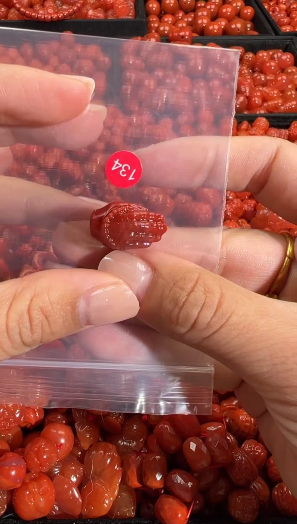 颈饰未镶嵌南红玛瑙1