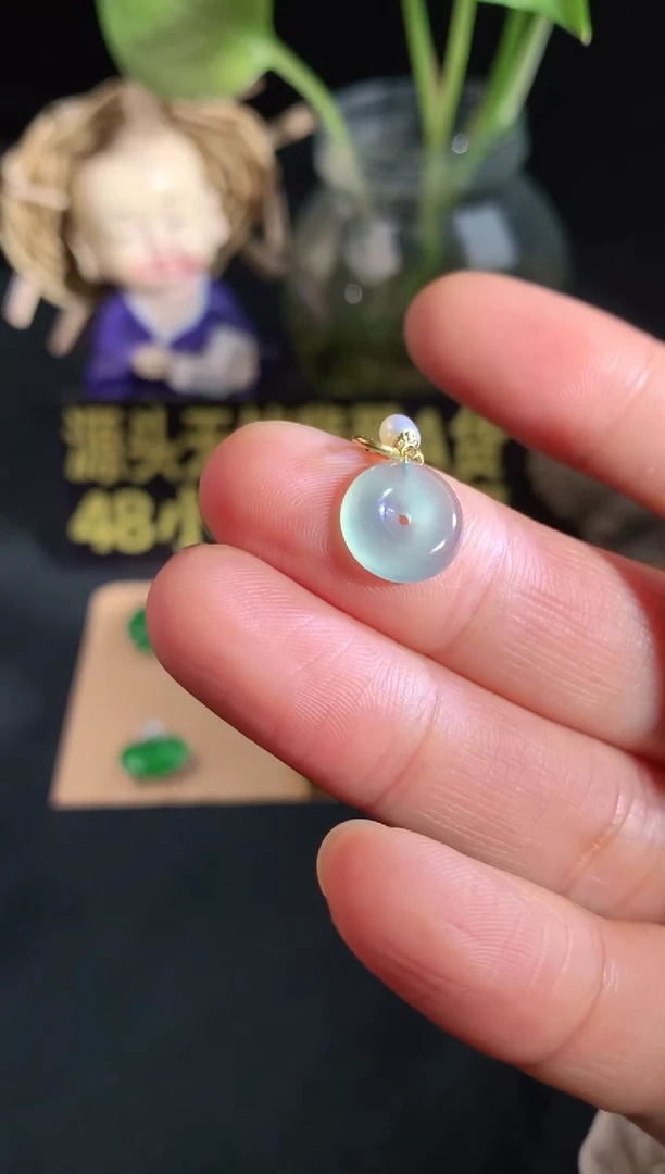 翡翠18K金镶嵌颈饰天然翡翠A货.源头工厂价福利价