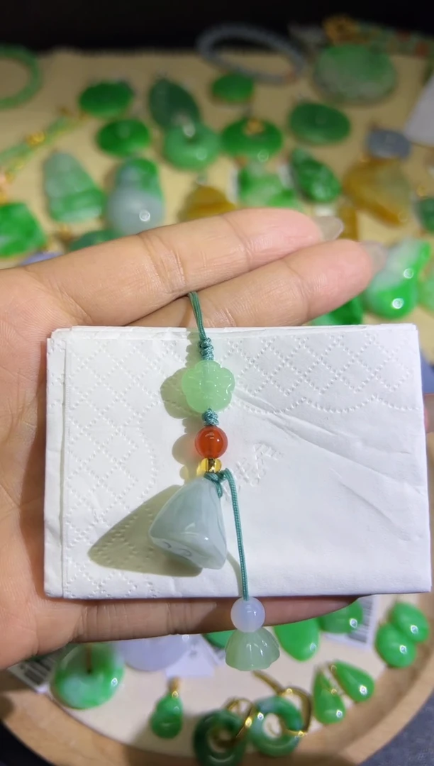 【闪购商品】翡翠挂件未镶嵌Q缅料A货翡翠/多样性发货/一件