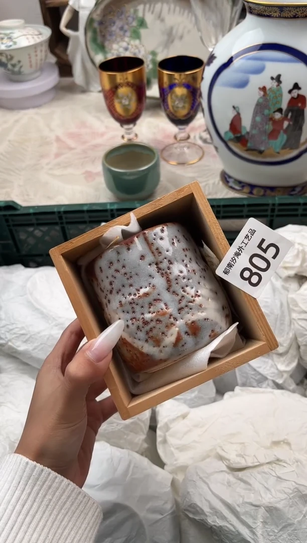 侯**_L          805