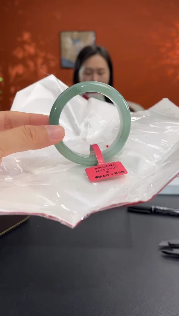 未镶嵌手镯翡翠5