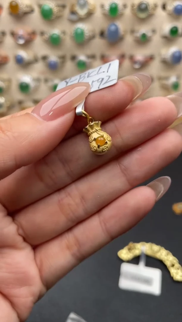 未镶嵌戒指翡翠一物一证一礼盒