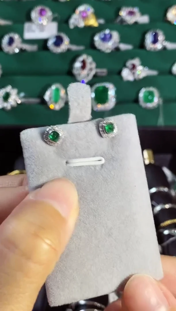 18K金镶嵌耳饰祖母绿111