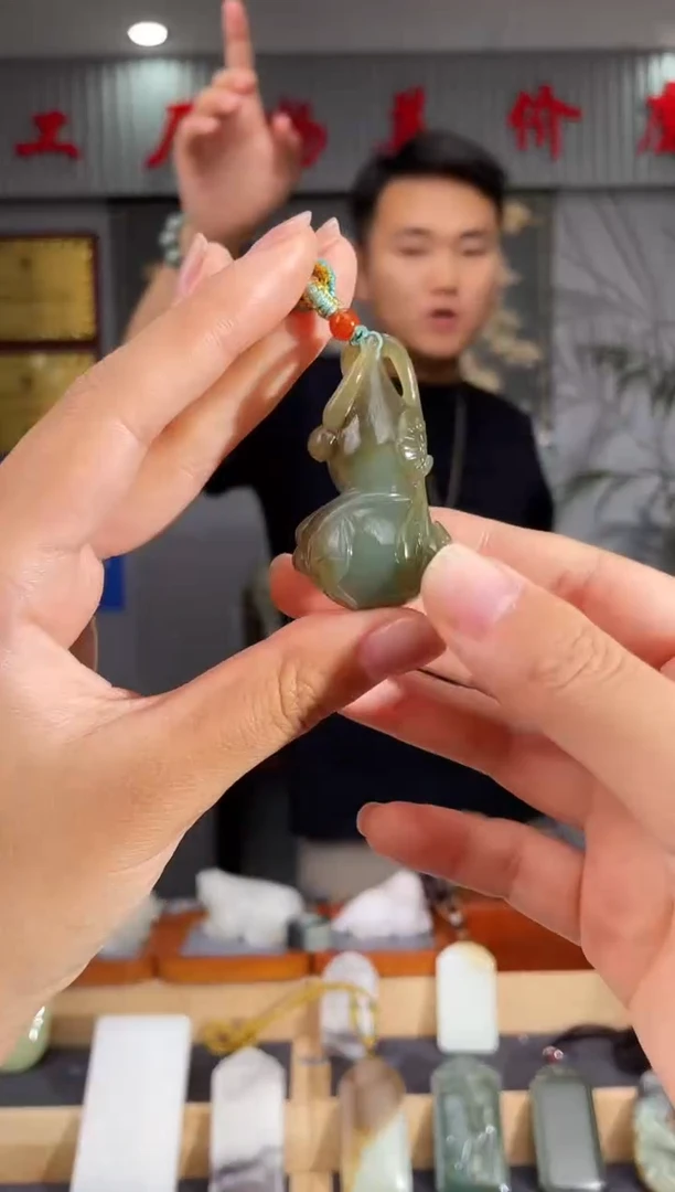 和田玉未镶嵌颈饰1