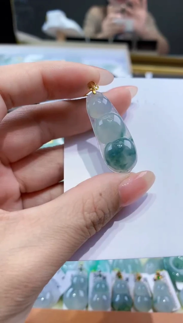 颈饰18K金镶嵌翡翠天然翡翠A货挂件
