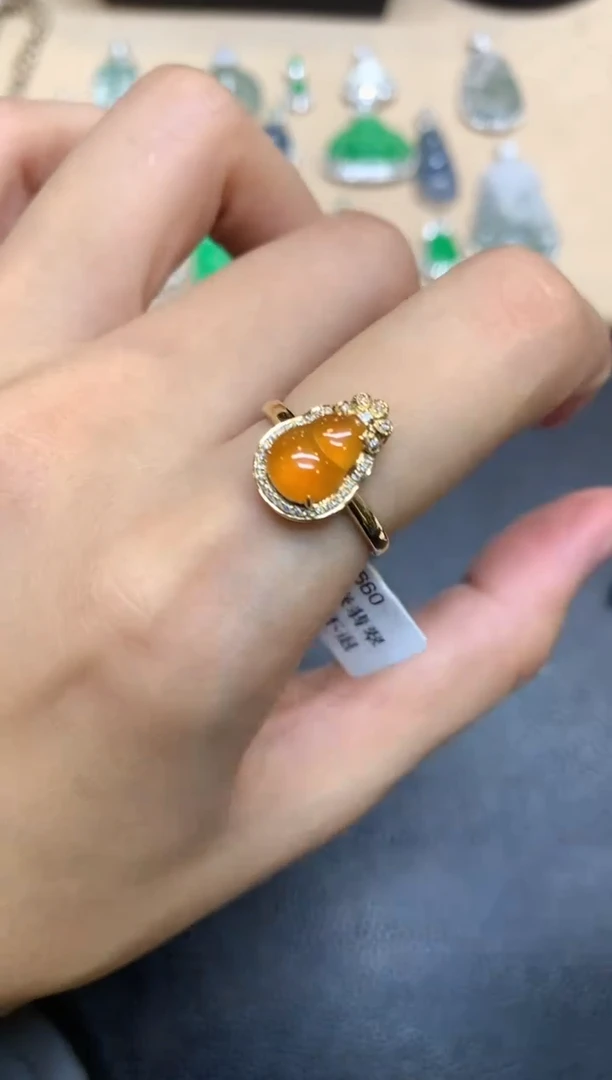 18K金镶嵌戒指翡翠葫芦【无服务费【48小时鉴赏期】