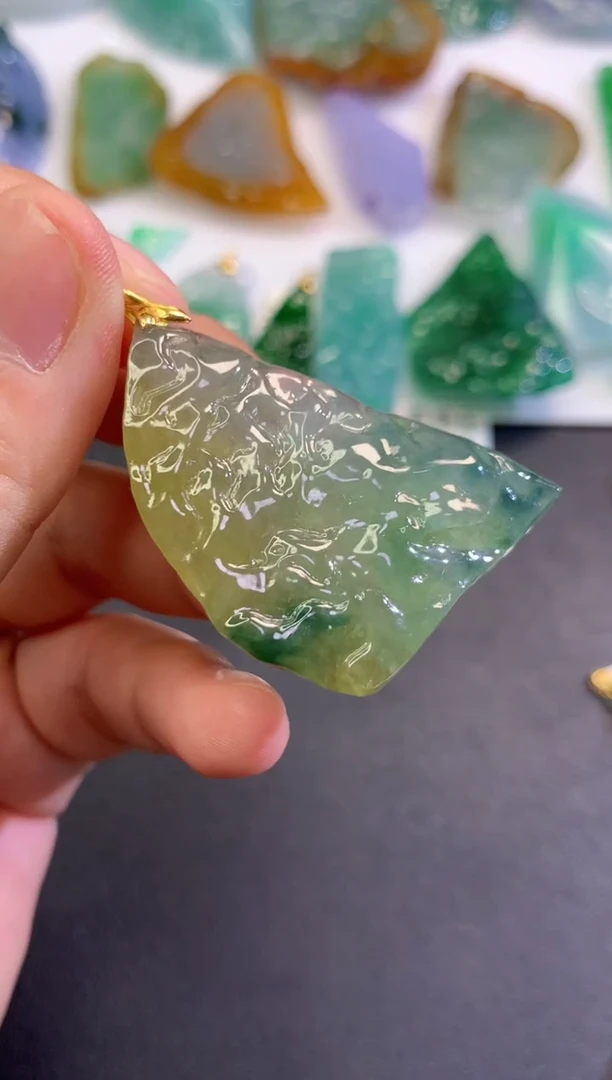 翡翠未镶嵌吊坠(不含链)548