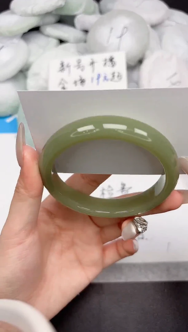 未镶嵌手镯石英质玉157-64.8