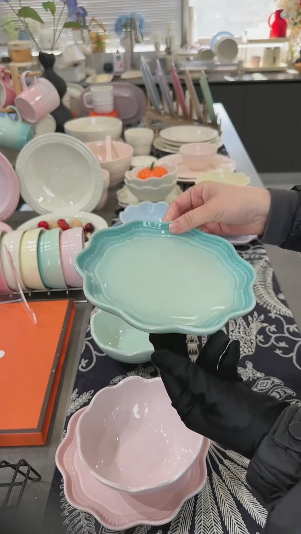 【闪购商品】瓷炻彩花边盘18CM-孔雀青