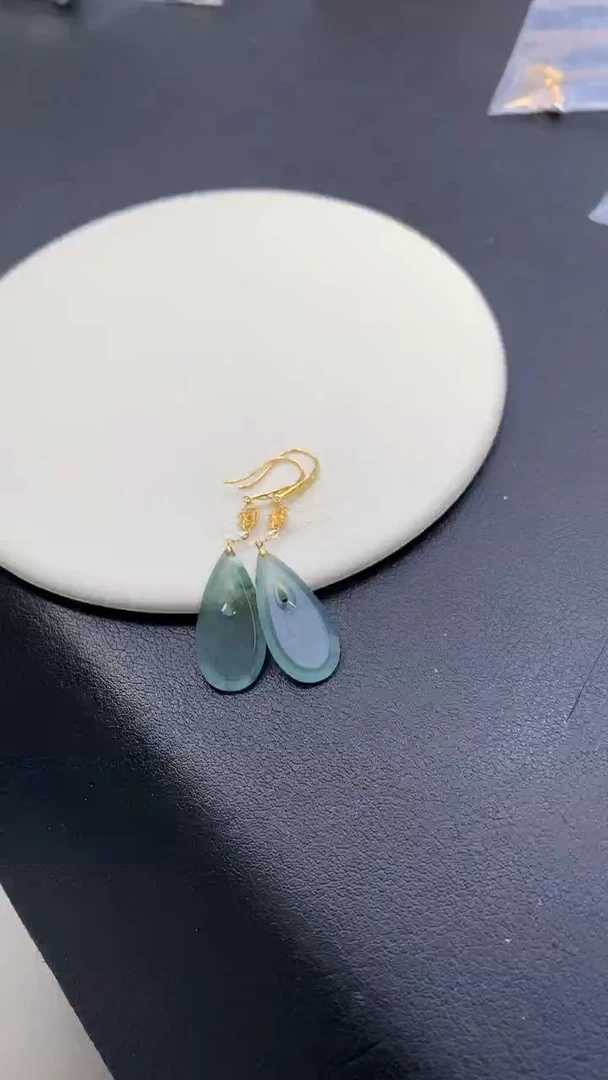 颈饰18K金镶嵌翡翠48小时鉴赏期 退货不扣服务费