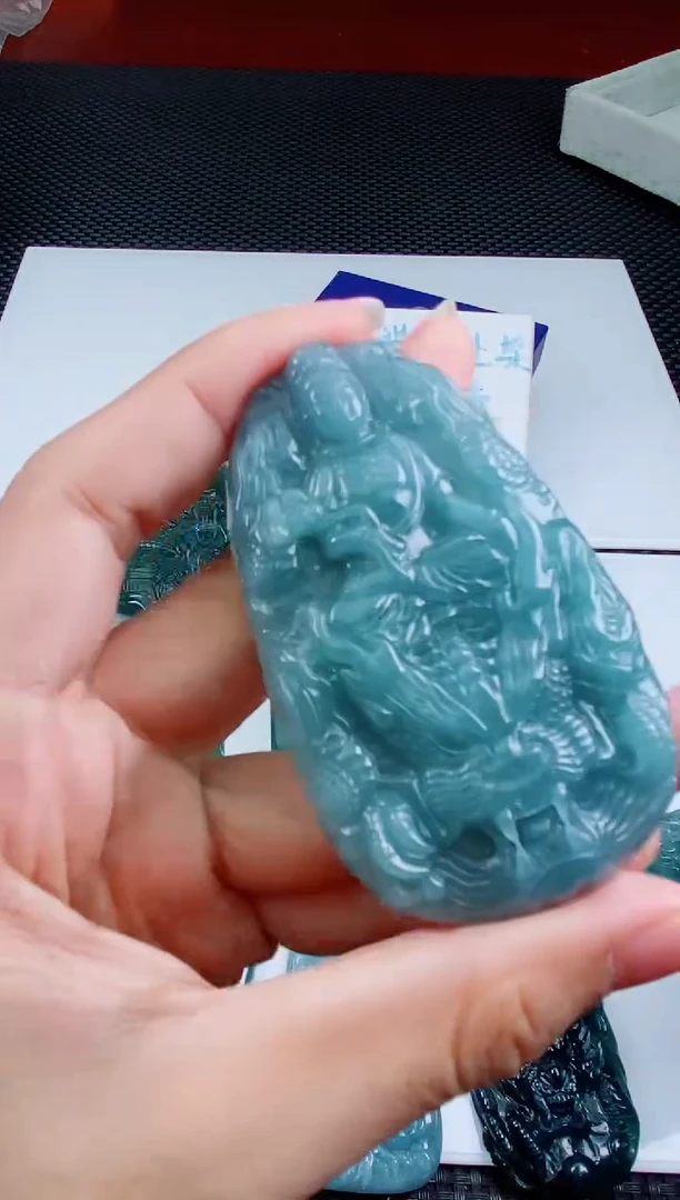 翡翠未镶嵌颈饰1