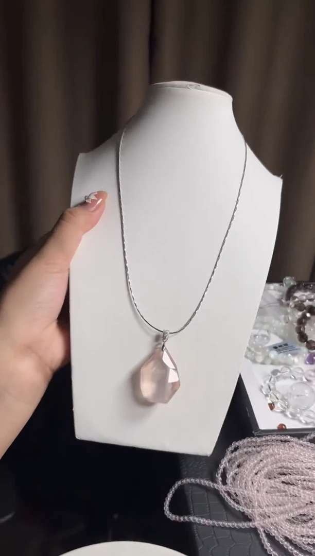 吊坠(赠链)银S925镶嵌芙蓉石莫粉随型项链