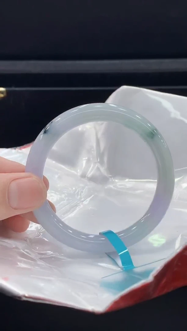 翡翠手镯未镶嵌手镯