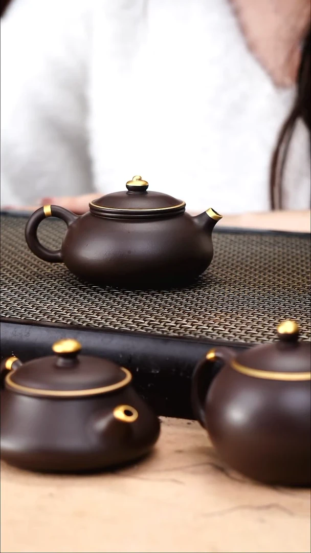 茶壶紫砂四号井茄皮紫泥描金寒江130cc