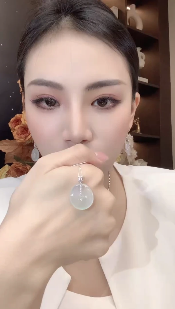 吊坠(不含链)18K金镶嵌翡翠A42