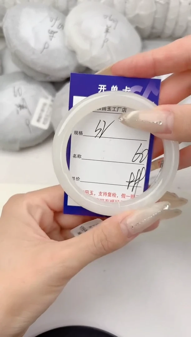 和田玉手镯未镶嵌32颜色微差无瑕疵