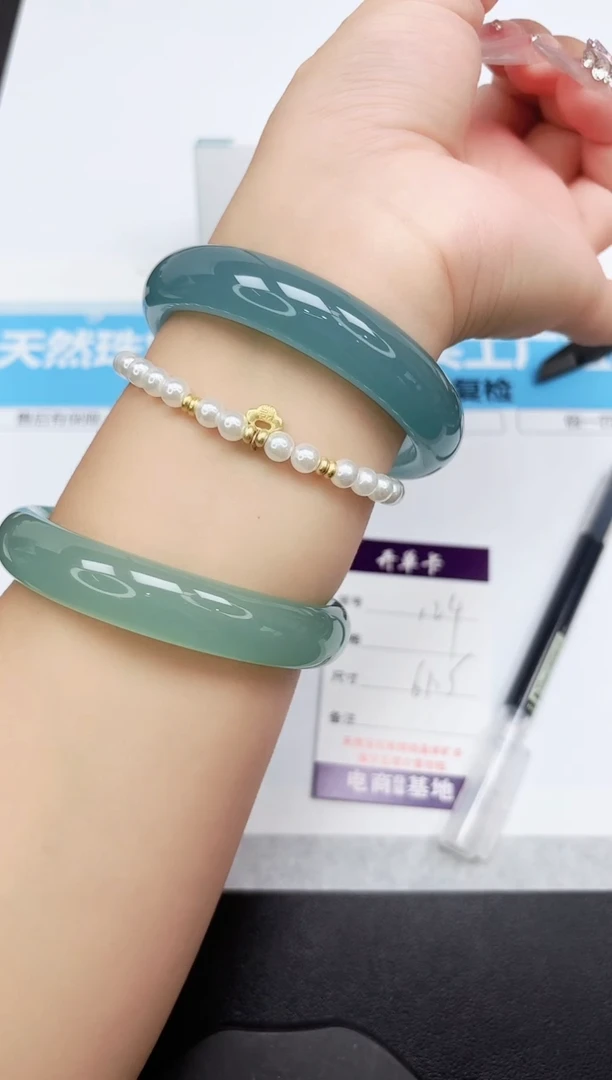 石英质玉手镯未镶嵌124-61.5
