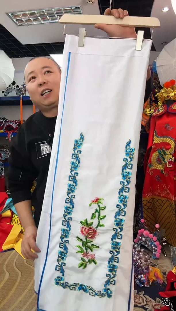 大****队普通花裙一条