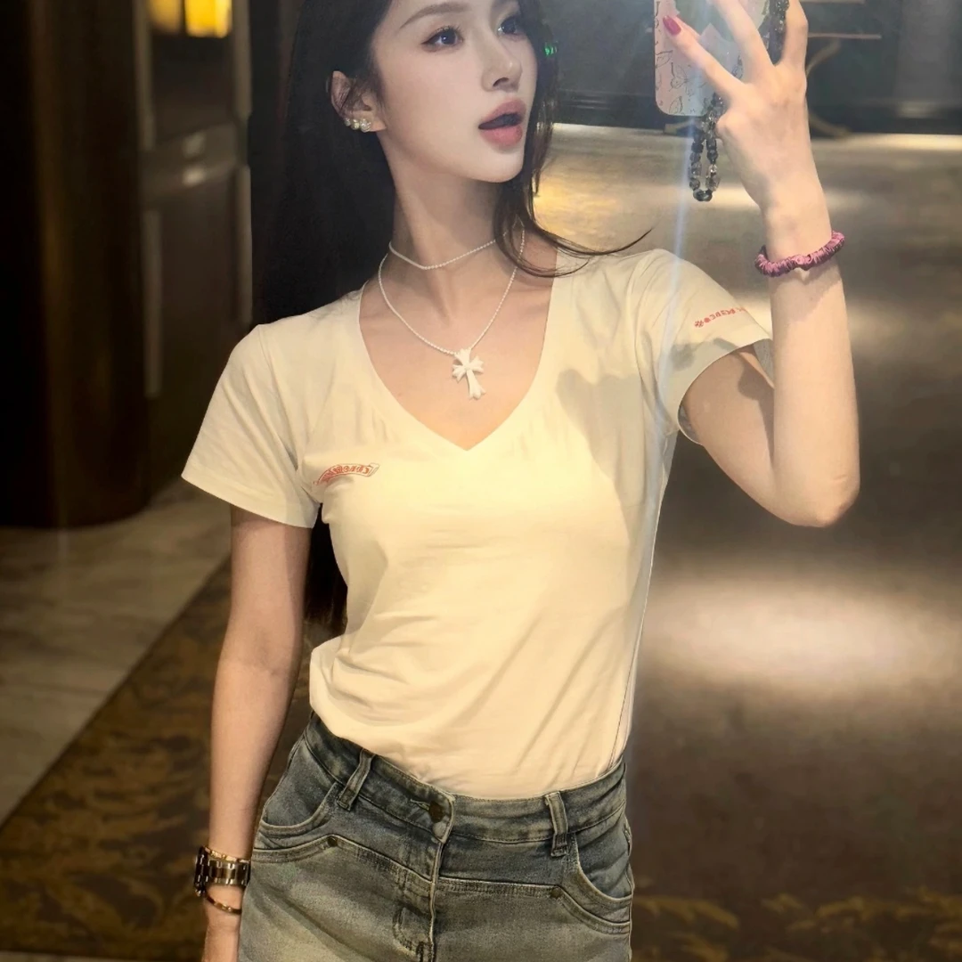 【思琦同款上衣】梵文印花V领短袖T恤修身显瘦设计五一旅游出街衣服